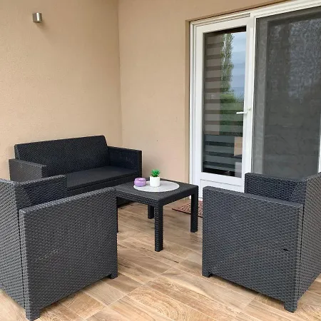 Fullhouse Apartmanhaz * Zamardi