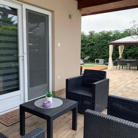 Fullhouse Apartmanhaz Apartment Zamardi