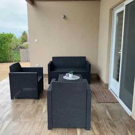 Fullhouse Apartmanhaz Zamardi