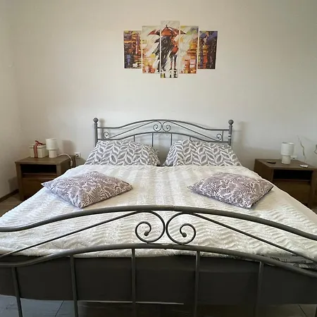 Fullhouse Apartmanhaz Apartment