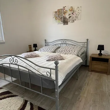 Fullhouse Apartmanhaz Apartment *
