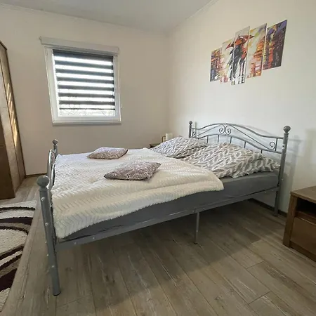 Fullhouse Apartmanhaz Apartment Zamardi