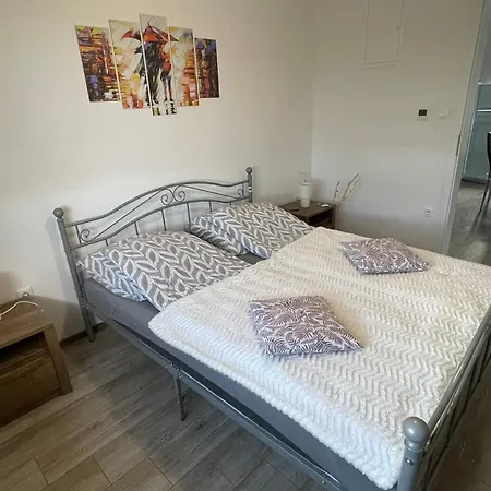 Fullhouse Apartmanhaz Apartment