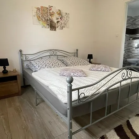 Fullhouse Apartmanhaz Apartment