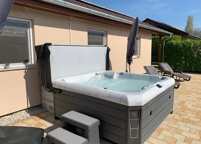 Fullhouse Apartmanhaz