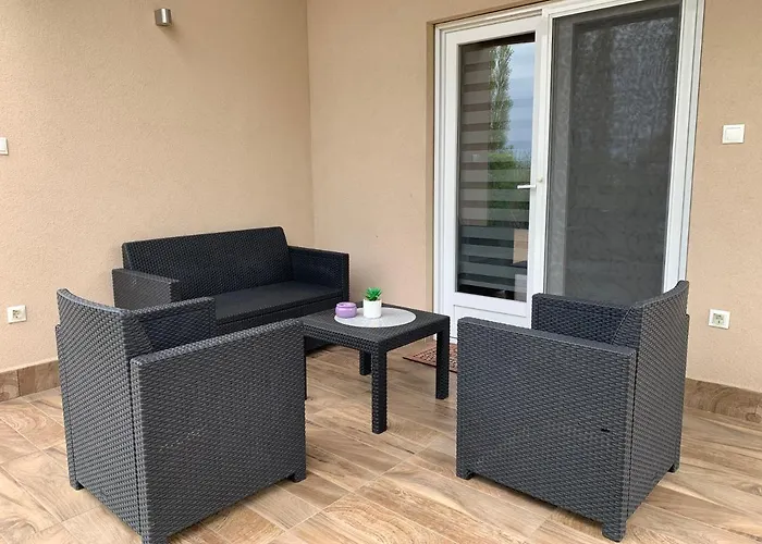 Fullhouse Apartmanhaz * Zamárdi